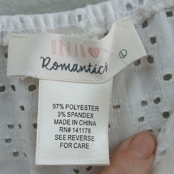URBAN Romantics White Eyelet Blouse - Picture 7 of 7
